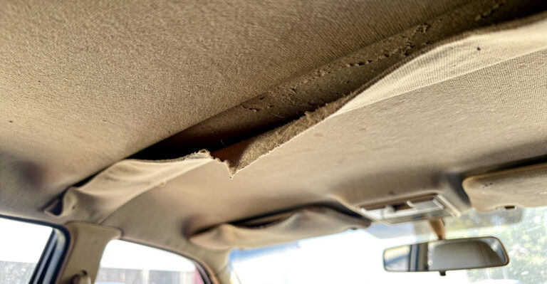 ciel de toit qui se décolle